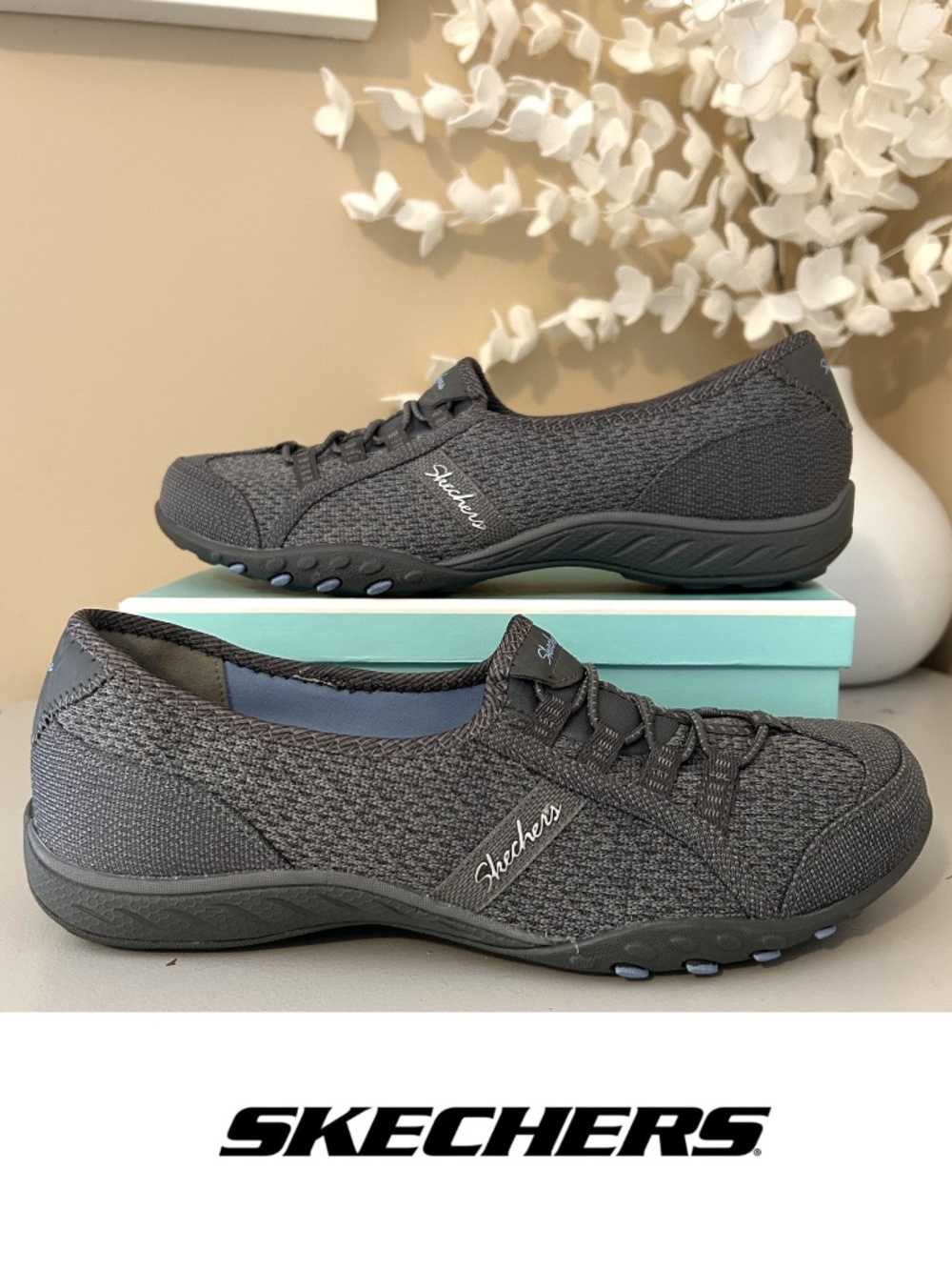 NWT Skechers Breathe Easy Relaxed Fit Memory Foam Charcoal Sneaker Size 7